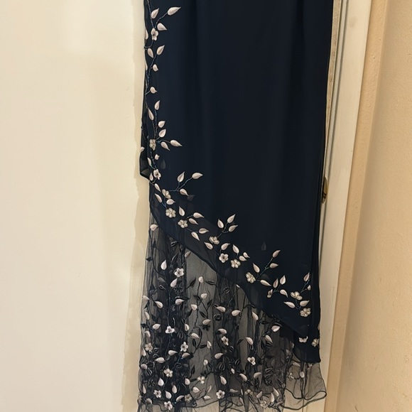 Stunning formal navy floor length gown Illusion back PROM ready - Picture 4 of 7